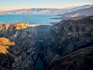 Чиркейская ГЭС в Республике Дагестан входит в состав Сулакского каскада ГЭС. Установленная мощность ГЭС 1000 МВт. Среднегодовая выработка 2,47 млрд кВт·ч. Плотина ГЭС – самая высокая арочная плотина России, максимальная высота 233 м