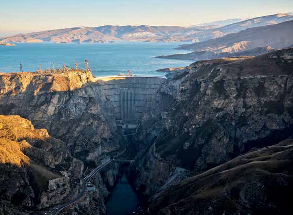 Чиркейская ГЭС в Республике Дагестан входит в состав Сулакского каскада ГЭС. Установленная мощность ГЭС 1000 МВт. Среднегодовая выработка 2,47 млрд кВт·ч. Плотина ГЭС – самая высокая арочная плотина России, максимальная высота 233 м