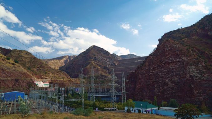Электростанция в горах Таджикистана