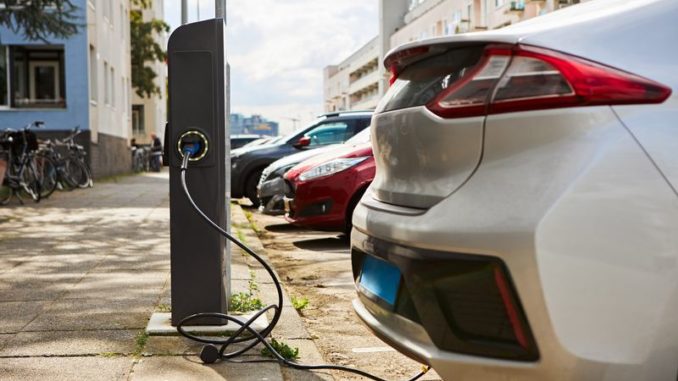 Игроки автомобильной отрасли, энергетики и представители компании EY обсудили вопросы развития зарядной инфраструктуры для электромобилей