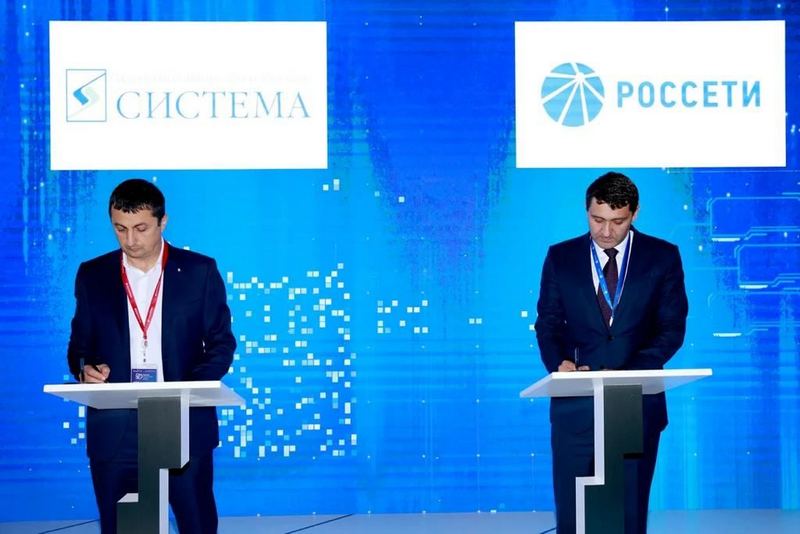 Генеральный директор ПАО «Россети» Андрей Рюмин и Президент АФК «Система» Владимир Чирахов