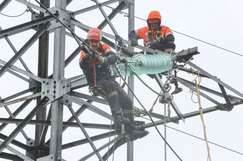  Сегодня «Санкт-Петербургские высоковольтные электрические сети» управляют почти 2 000 км воздушными и 500 км кабельных линий электропередачи напряжением 35-110 кВ, более 150 подстанций суммарной трансформаторной мощностью 13 127 МВА
