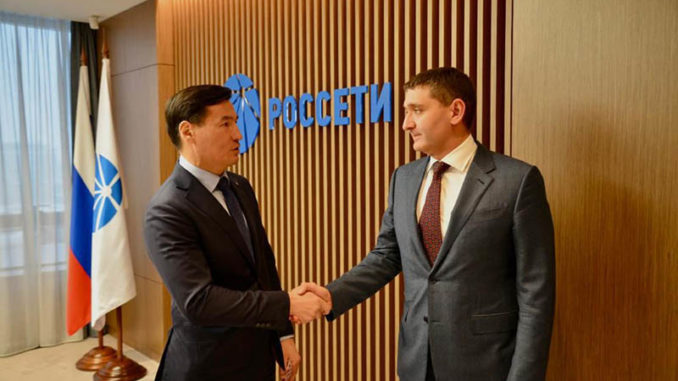 Глава Калмыкии Бату Хасиков и Генеральный директор компании «Россети» Андрей Рюмин в рамках рабочей встречи в Москве