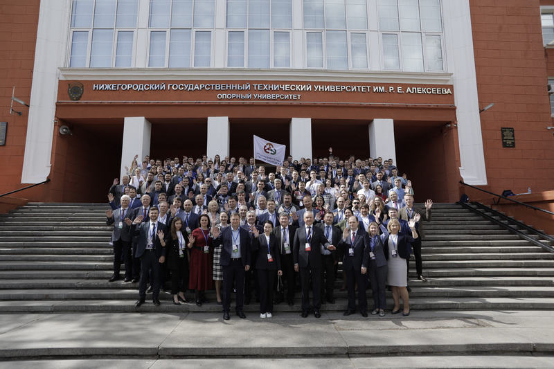Конференция объединила 170 представителей отраслевой молодежи - это молодые специалисты 12 энергокомпаний России, студенты, аспиранты и молодые ученые 26 российских и зарубежных вузов.
