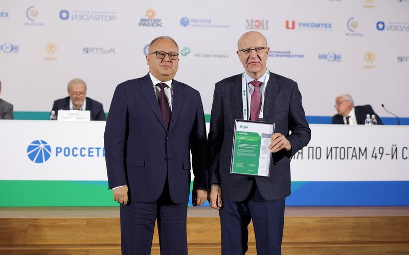 Председатель РНК СИГРЭ, Первый заместитель Генерального директора ПАО «Россети» Андрей Муров и советник директора по управлению режимами ЕЭС, руководитель НИК В5 «Релейная защита и автоматика» Андрей Жуков