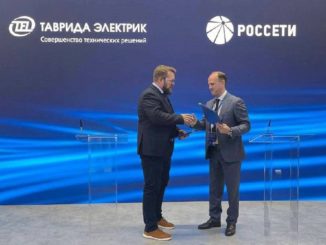 Генеральный директор ООО «Таврида Электрик» Владимир Чернышев и Заместитель Генерального директора ПАО «Россети» – Главный инженер Евгений Ляпунов