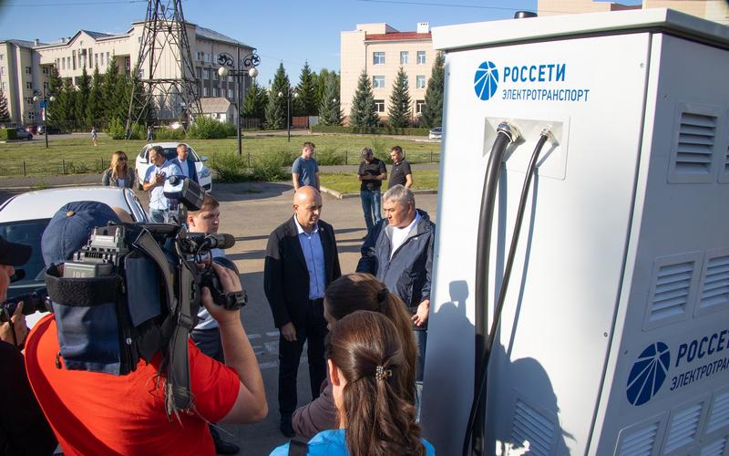 В Абакане в тестовом режиме заработала первая зарядка для электромобилей от «Россети Сибирь»