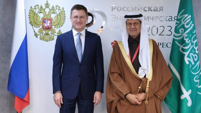 Заместитель Председателя Правительства России Александр Новак и Его Королевское Высочество, Министр энергетики Королевства Саудовская Аравия Абдель Азиз бен Сальман в рамках первого дня Российской энергетической недели