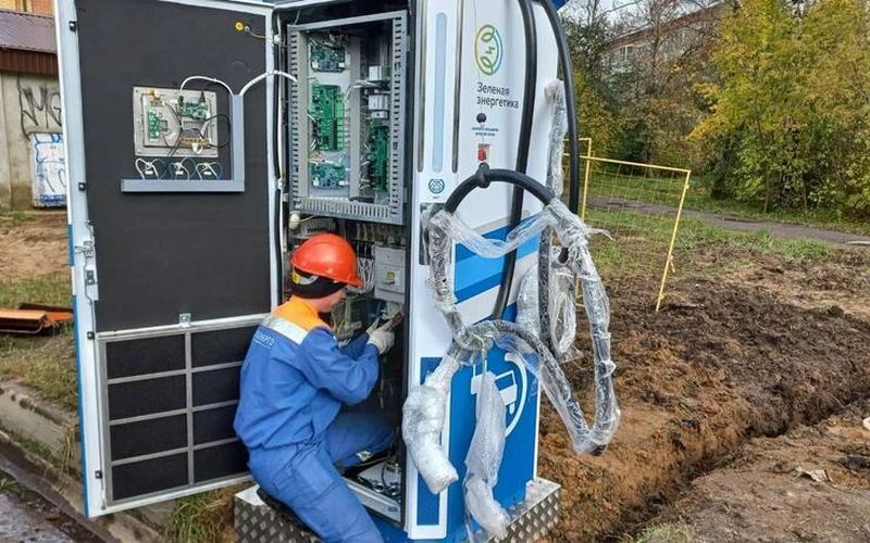В Сергиевом Посаде энергетики подключили к сетям зарядную станцию для электромобилей