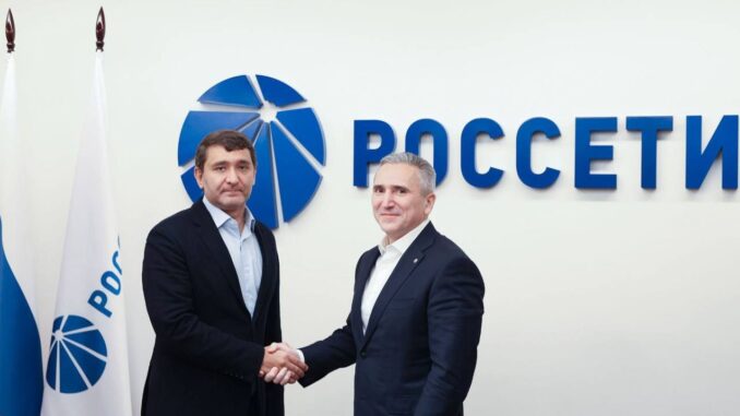 Губернатор Тюменской области Александр Моор и Генеральный директор ПАО «Россети» Андрей Рюмин на встрече в Москве