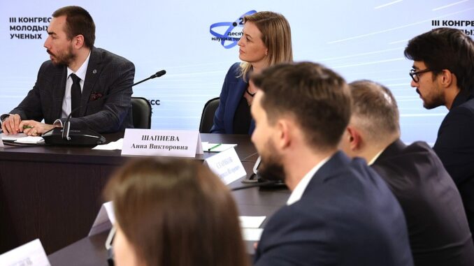 На встрече с молодыми учёными.