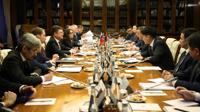 Вице-премьер Александр Новак и министр энергетики Монголии Баттогтохын Чойжилсурэн провели рабочую встречу