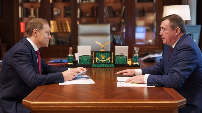 Денис Мантуров провел рабочую встречу с губернатором Сахалинской области Валерием Лимаренко