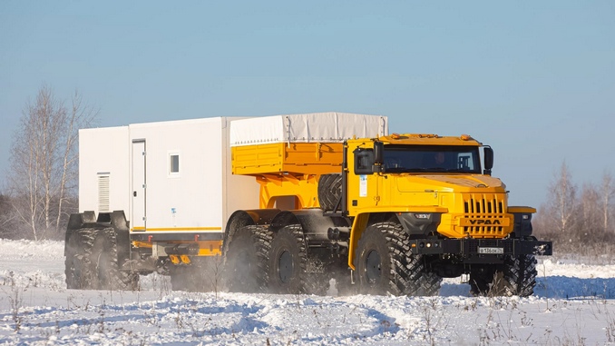 Арктический автопоезд с транспортируемым функциональным модулем