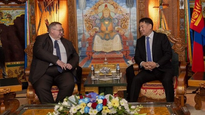 Алексей Оверчук с Президентом Монголии Ухнагийн Хурэлсухом